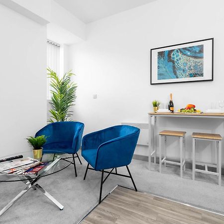 Modern Apartment In Brierley Hill - Secure Parking - Wifi & Netflix - Excellent Value - 11O 外观 照片