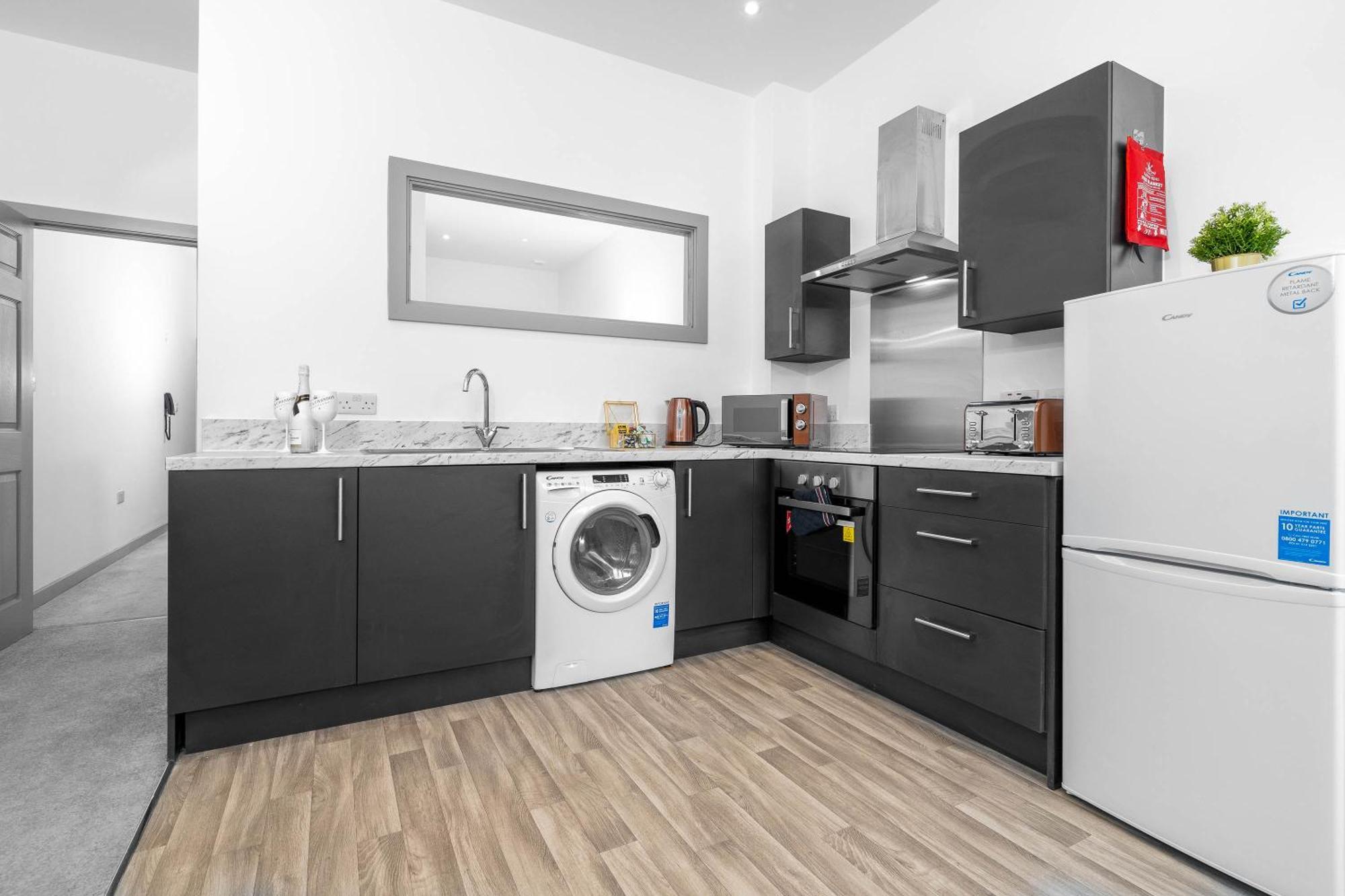 Modern Apartment In Brierley Hill - Secure Parking - Wifi & Netflix - Excellent Value - 11O 外观 照片